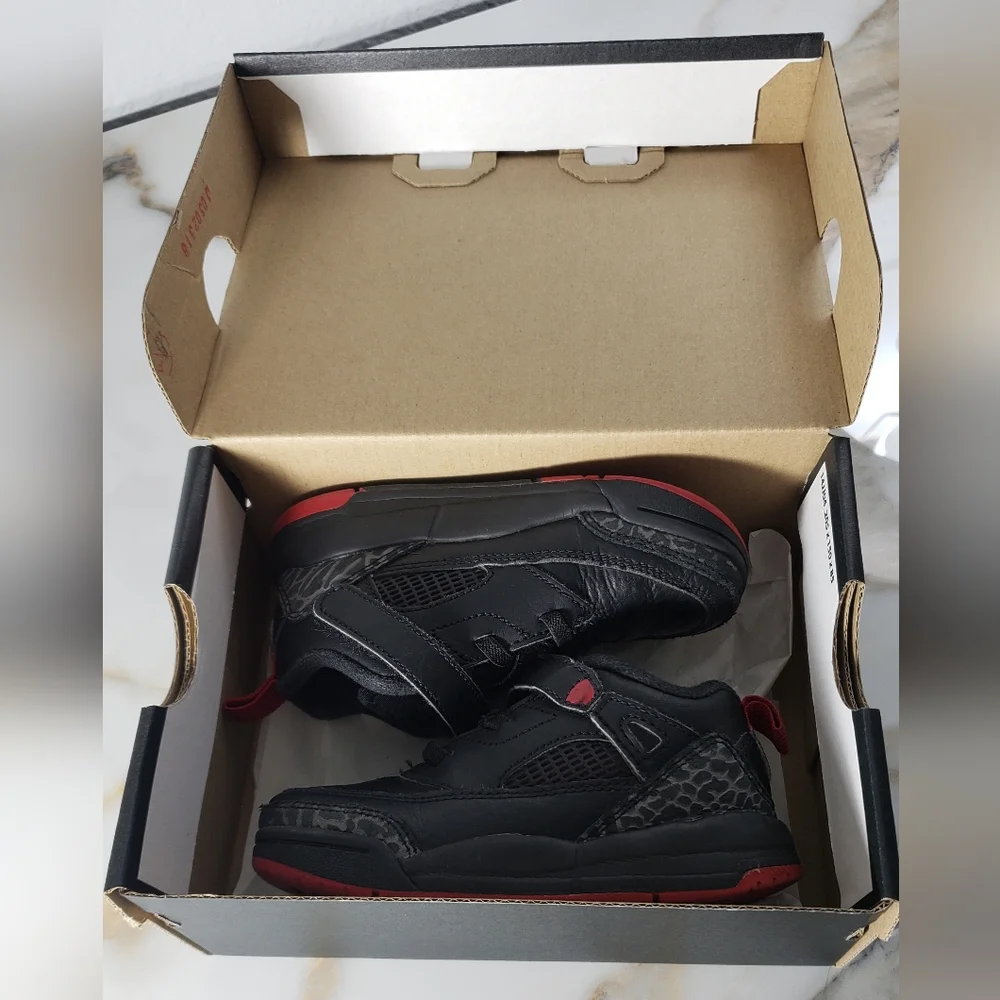 Jordan Toddlers Spizike lows size 8c